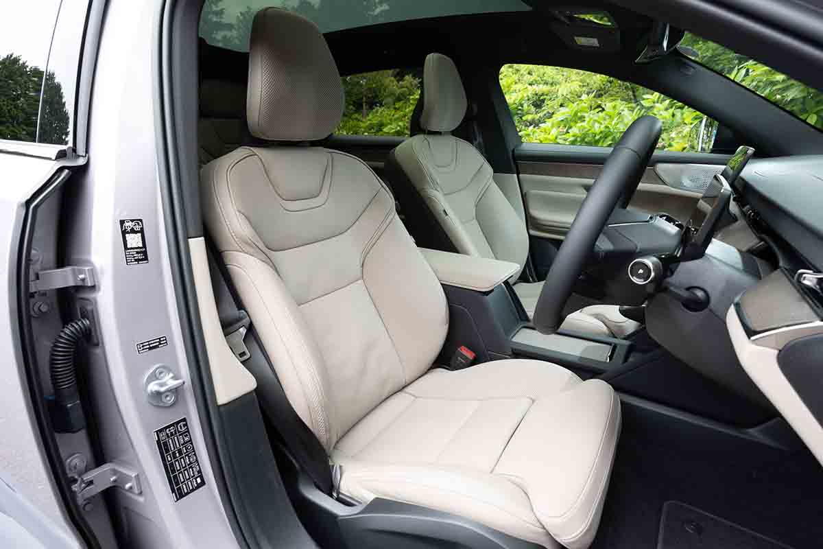 ボルボ新型「ES90」