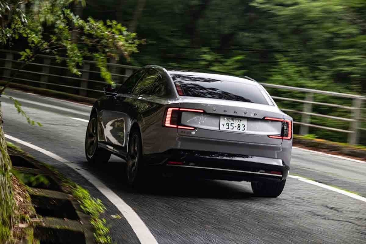ボルボ新型「ES90」の走り