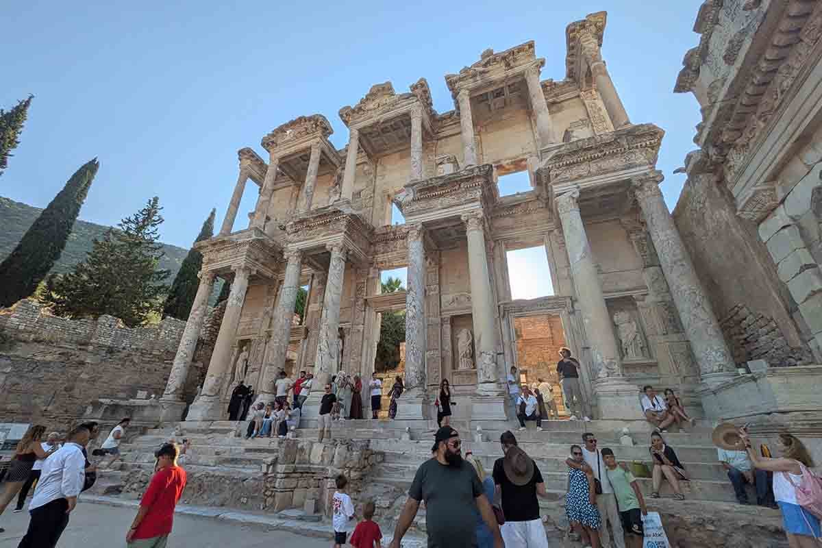 トルコ・エフェソス遺跡のケルスス（セルシウス）図書館