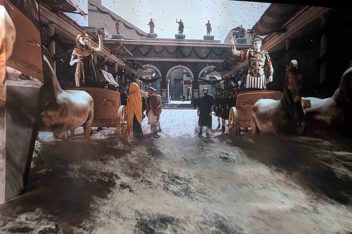 「Efes Deneyim Muzesi」と呼ばれる体験型ミュージアムの内部。映像で古代ローマ時代の都市エフェソスを再現
