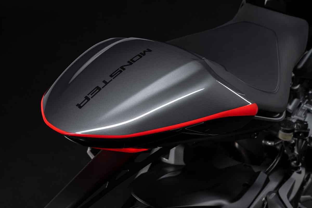 2026年7月に発売されたドゥカティ新型「モンスター」スポーツカラー