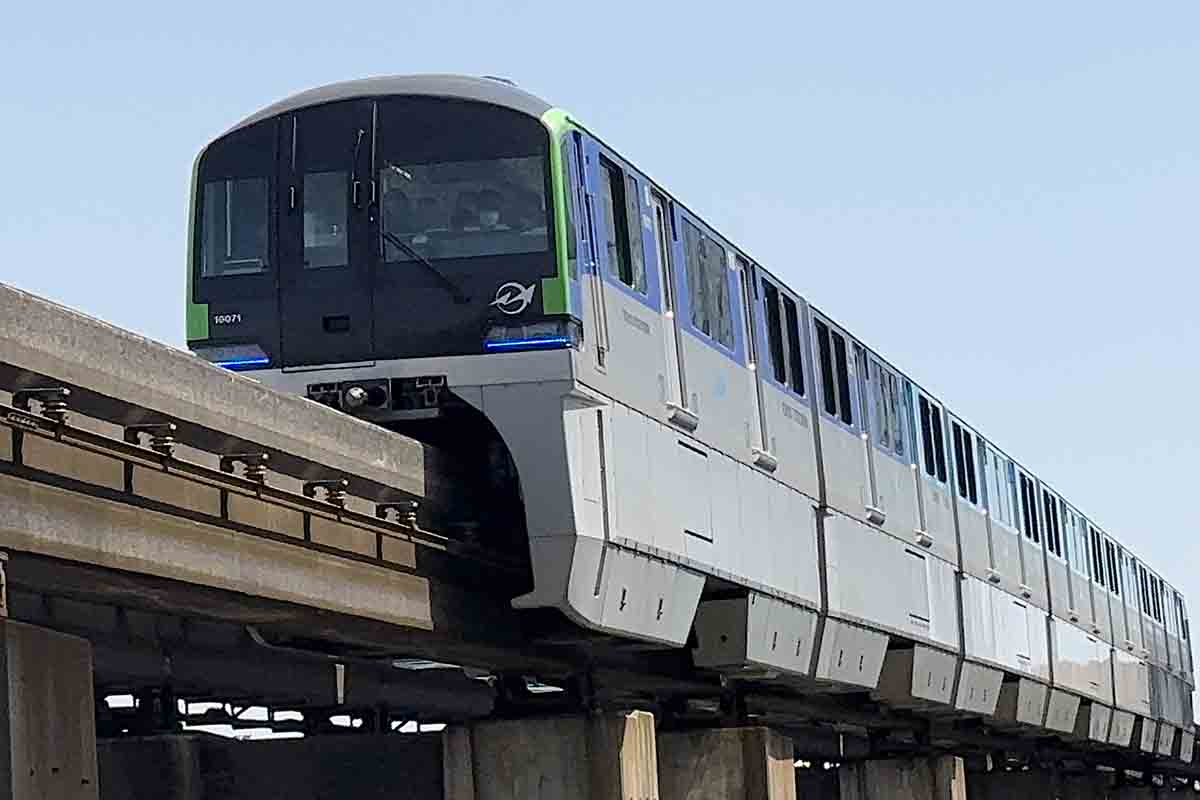 東京モノレール。早朝便には注意が必要