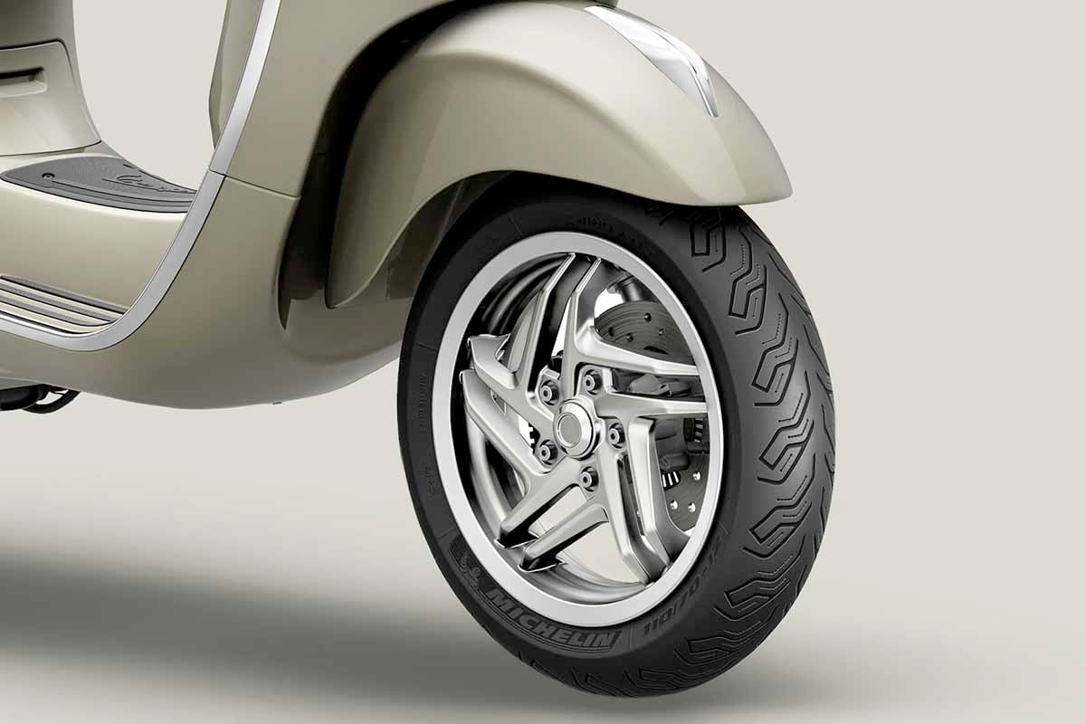ベスパ「プリマヴェーラ 125」