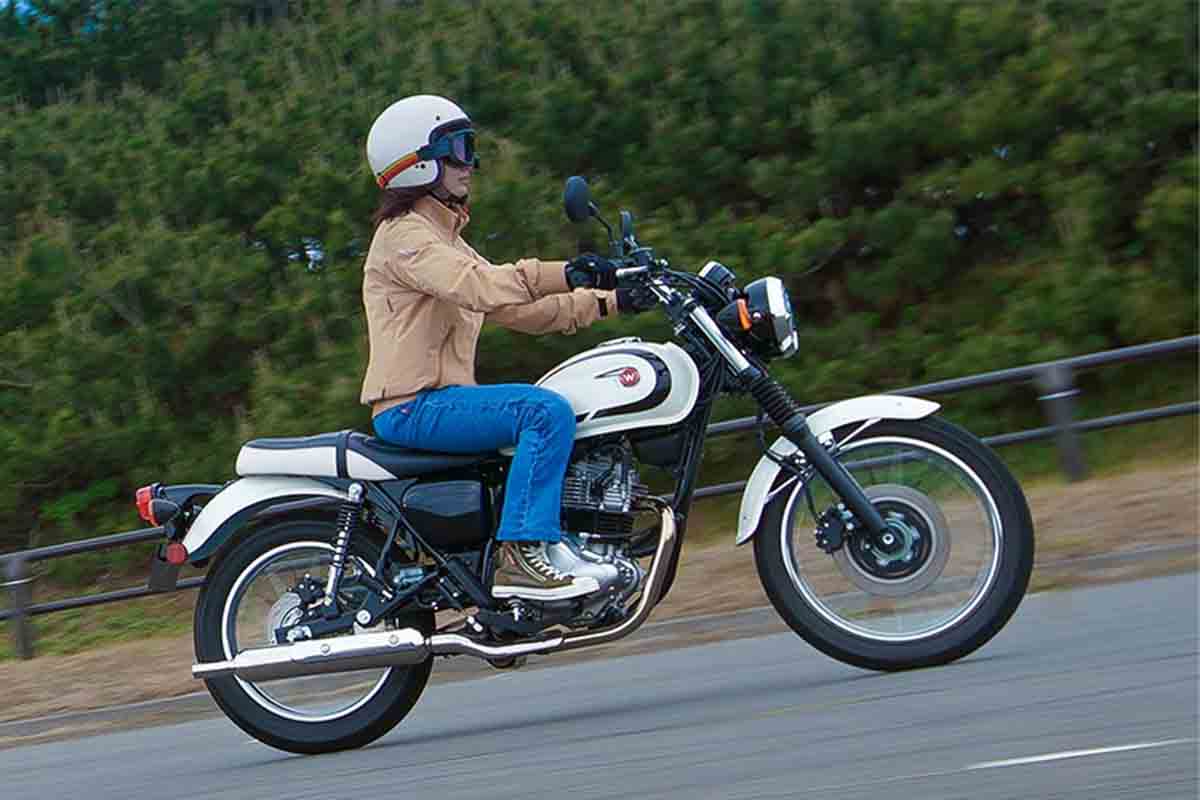 カワサキ「W230」