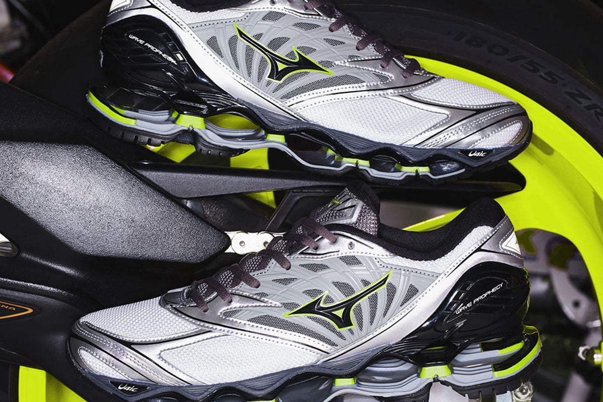MIZUNO WAVE PROPHECY LS -KICKS LAB. EXCLUSIVE-（ライトグレー×ブラック×ライムグリーン）：2万7500円