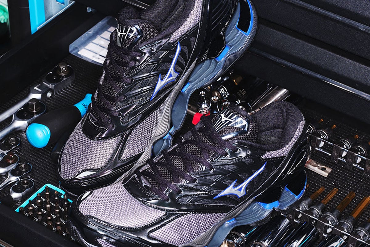 MIZUNO WAVE PROPHECY LS -KICKS LAB. EXCLUSIVE-（チャコール×シルバー×ブルー）：2万7500円