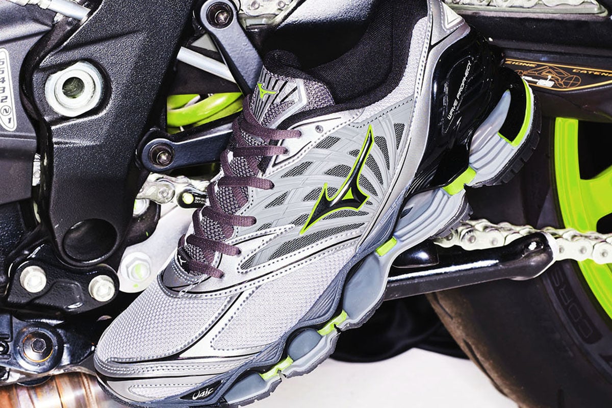 MIZUNO WAVE PROPHECY LS -KICKS LAB. EXCLUSIVE-（ライトグレー×ブラック×ライムグリーン）：2万7500円