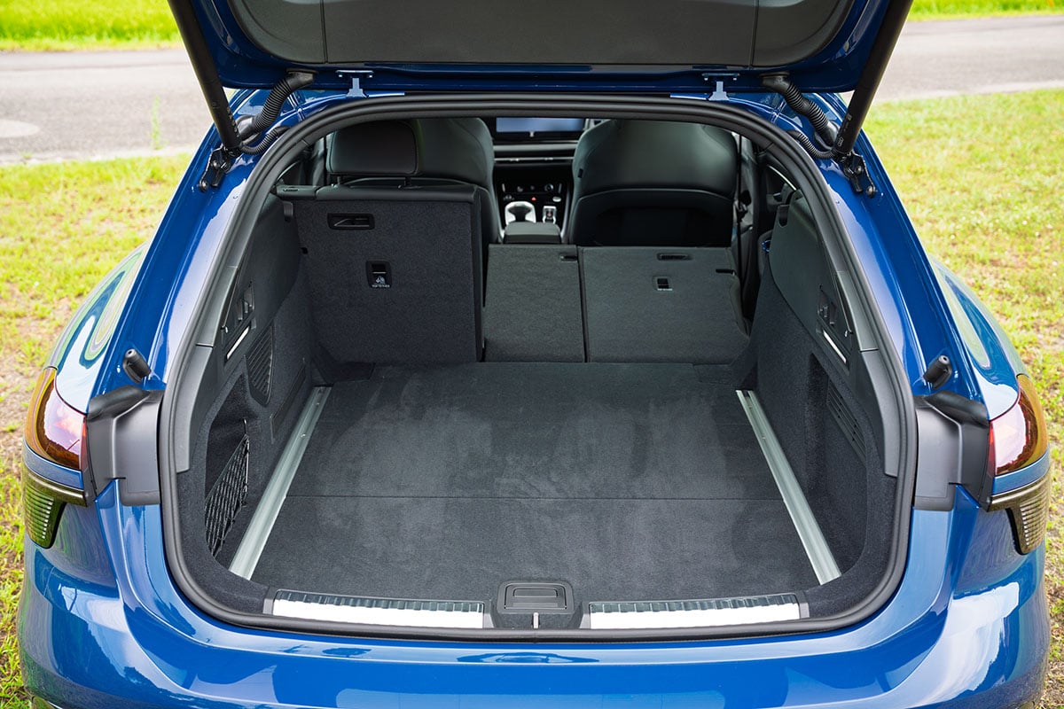 アウディ新型「A6アバント」