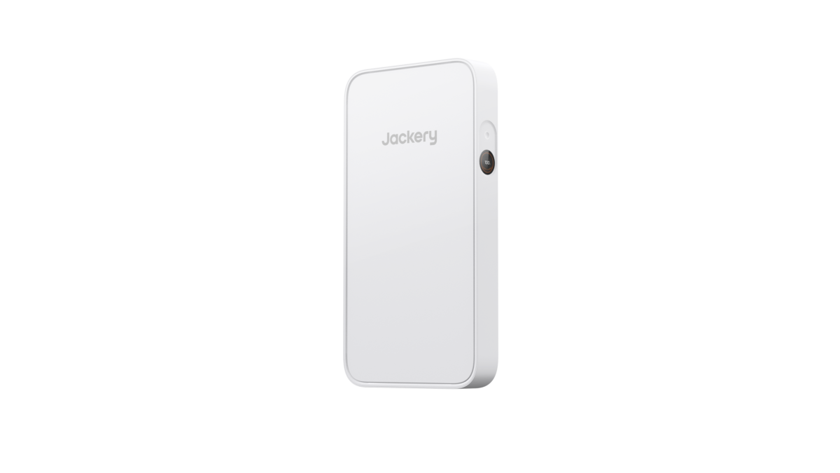 別売のアダプターを使えばソーラーパネルを介した充電にも対応。「Jackery DC Input Module」（1万1999円 消費税込）