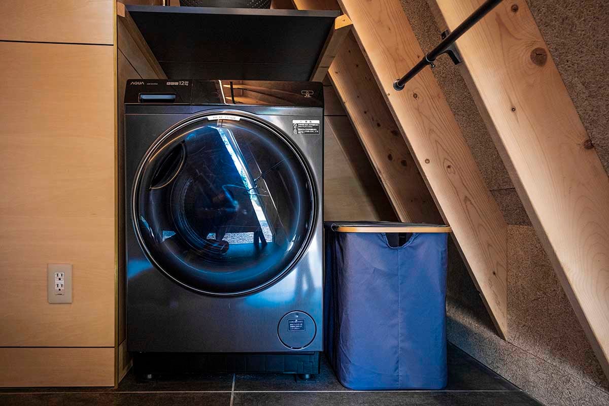 長期宿泊も考慮に入れて洗濯機も導入されている