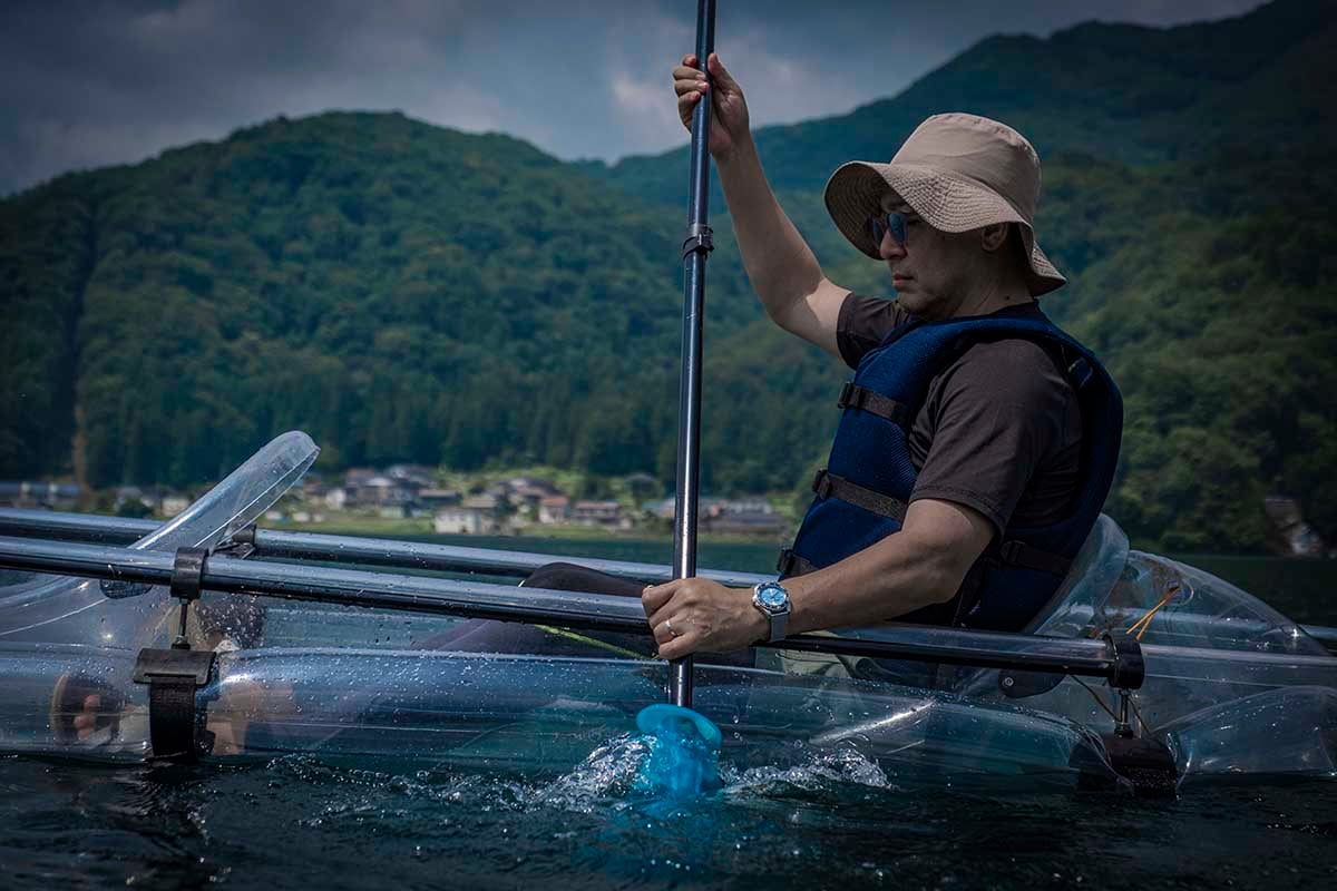 北アルプスの豊かな自然と静かな水鏡を遠望しながら、ゆっくりとパドルを漕ぎ進める。