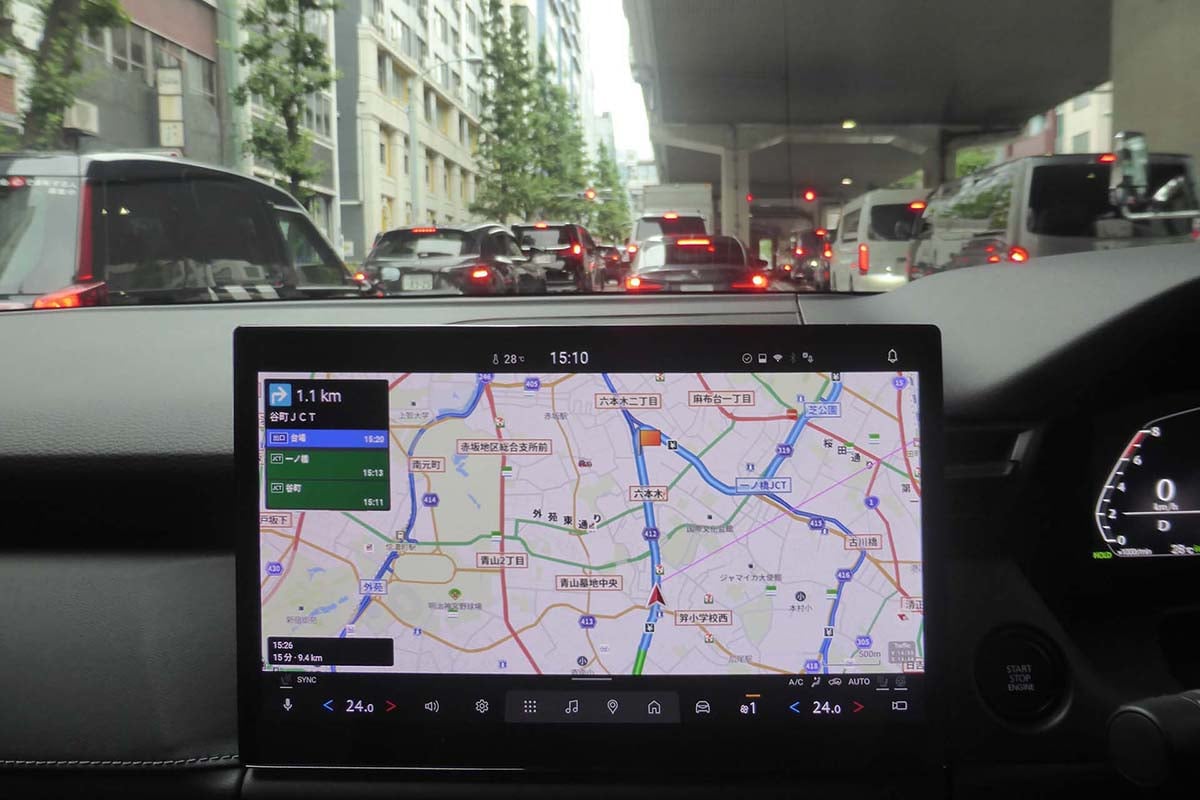 高架道路とのルート切り替えは自動化されているが、写真のように渋滞が続いていたりすると切り替えられないことがあった