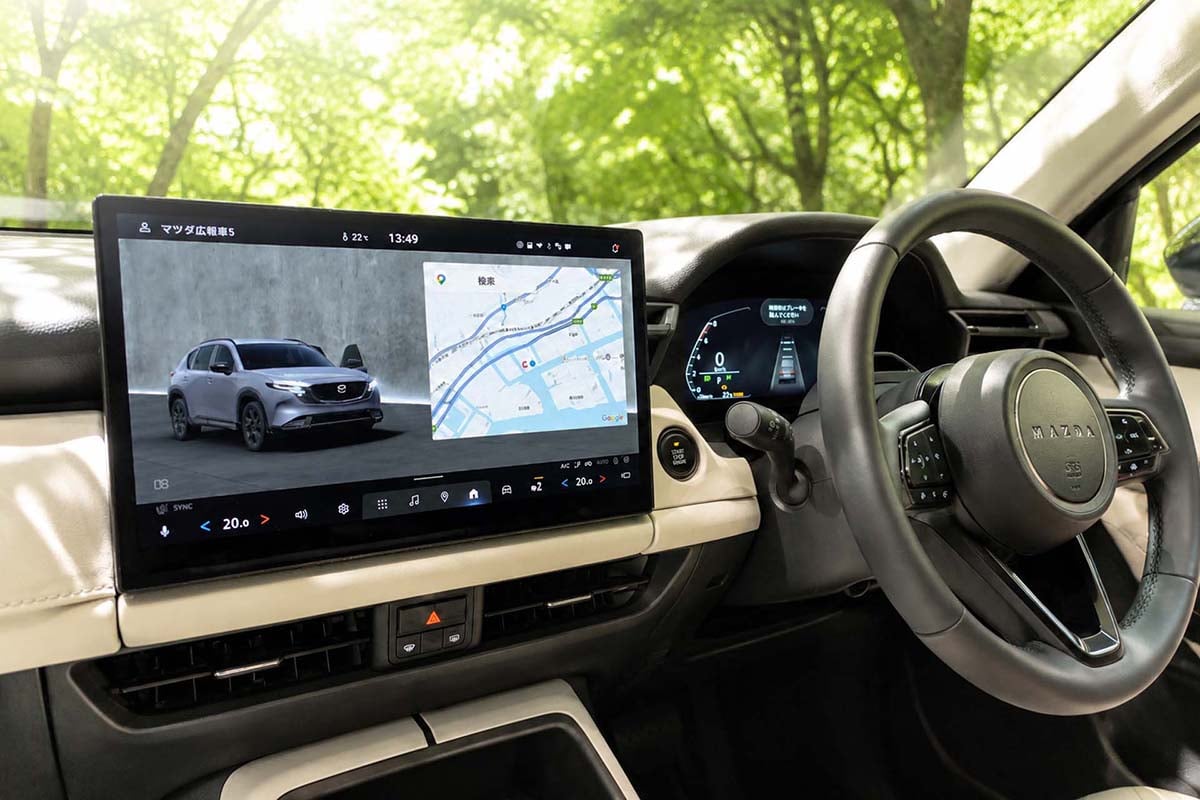 新型CX-5のインフォテイメントシステムは、グレードによって12.9インチと15.6インチのディスプレイが組み合わされる。写真のは12.9インチだが、視認性は十分高い