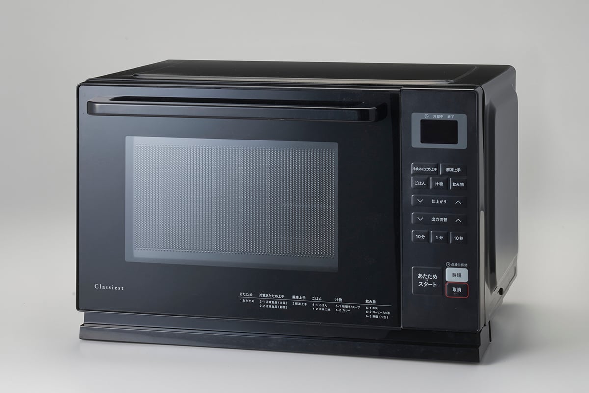新製品の本体。オーブン機能をあえて省き、日常で使用頻度の高い「あたため」と「解凍」に機能を絞った。多機能化ではなく、毎日の小さな手間を減らすというカインズらしい発想が軸になっている