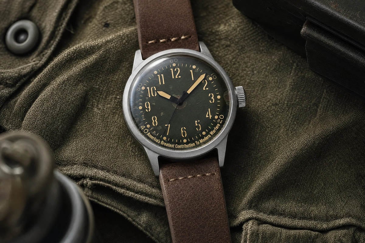 共通してケース径は38mm、素材はステンレススチール製。反射防止ダブルドームサファイアガラス の風防を備え、防水性は10気圧。