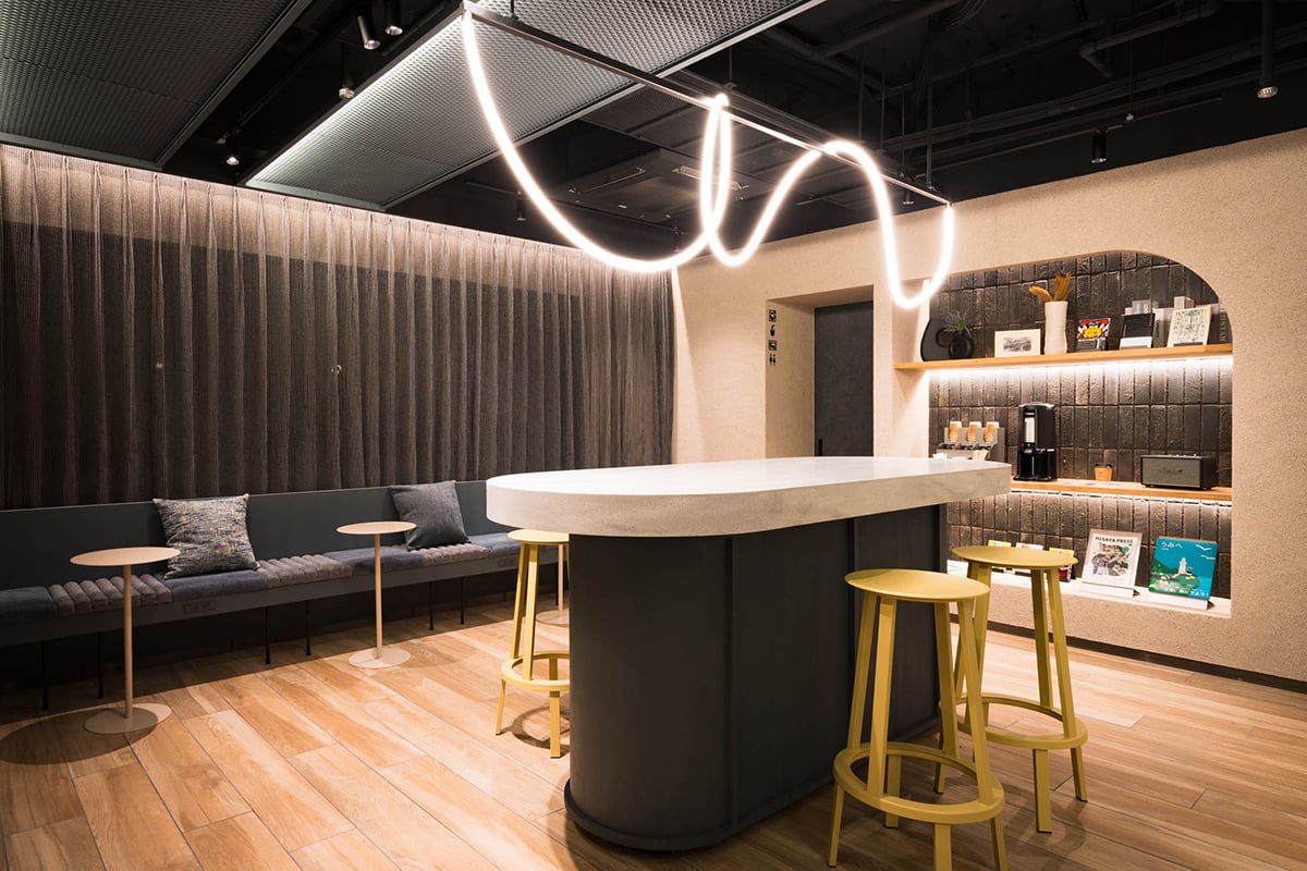 Front／Lounge