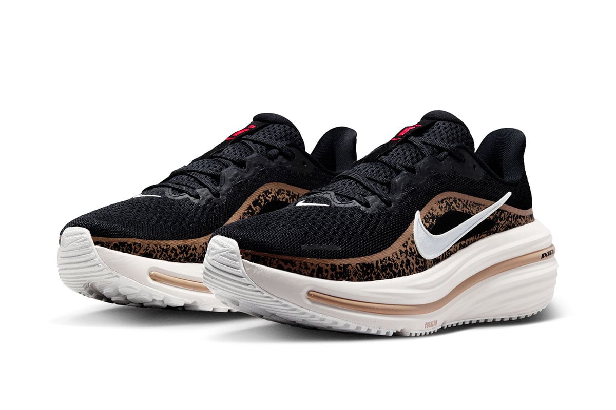 ウィメンズ エアウィンフロ12プリント（001BLACK／SAIL）：1万4300円
