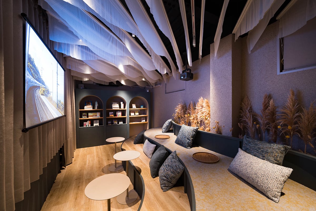 Platform Lounge（プラットフォームラウンジ）