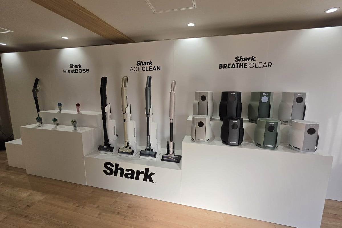 発表会場に並んだSharkの新製品。左からBlastBoss、ActiClean、BreatheClear。カテゴリーは異なるが、「生活者が当たり前として受け入れてきた小さな不満を技術で解く」という今回の発表を象徴するラインアップだ。