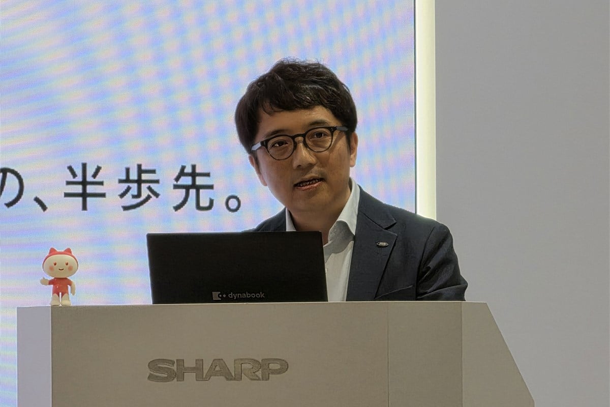 統合AIサービス「NIAH」の狙いを説明する、シャープ Smart Life事業統轄部 統轄部長の長沢忠郎氏。家電の高機能化と、生活者が使いこなす難しさとのギャップを課題として挙げた。