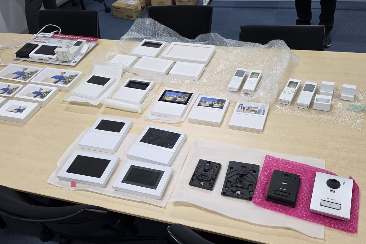 モニター親機、玄関子機、筐体部品など。AI搭載に伴う見直しは、カメラ、表示部、機構、製造工程にまで及んだ。