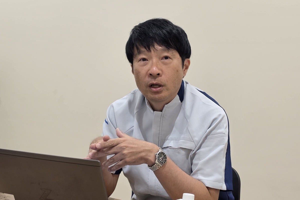 パナソニックテレビ事業部 商品技術部 プロジェクトマネジメント課 主幹の川副嘉郎さん。構造設計を担当し、薄型化や大画面化に合わせた進化を支えてきた。