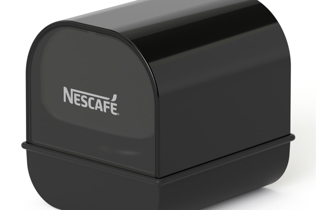 シリーズで初めて採用された付け替え可能な「コーヒータンク」。別売タンクを用意すれば、飲みたいコーヒーに合わせてタンクごと交換できる。機能を増やす一方で、交換という行為そのものはシンプルにした点が特徴だ。