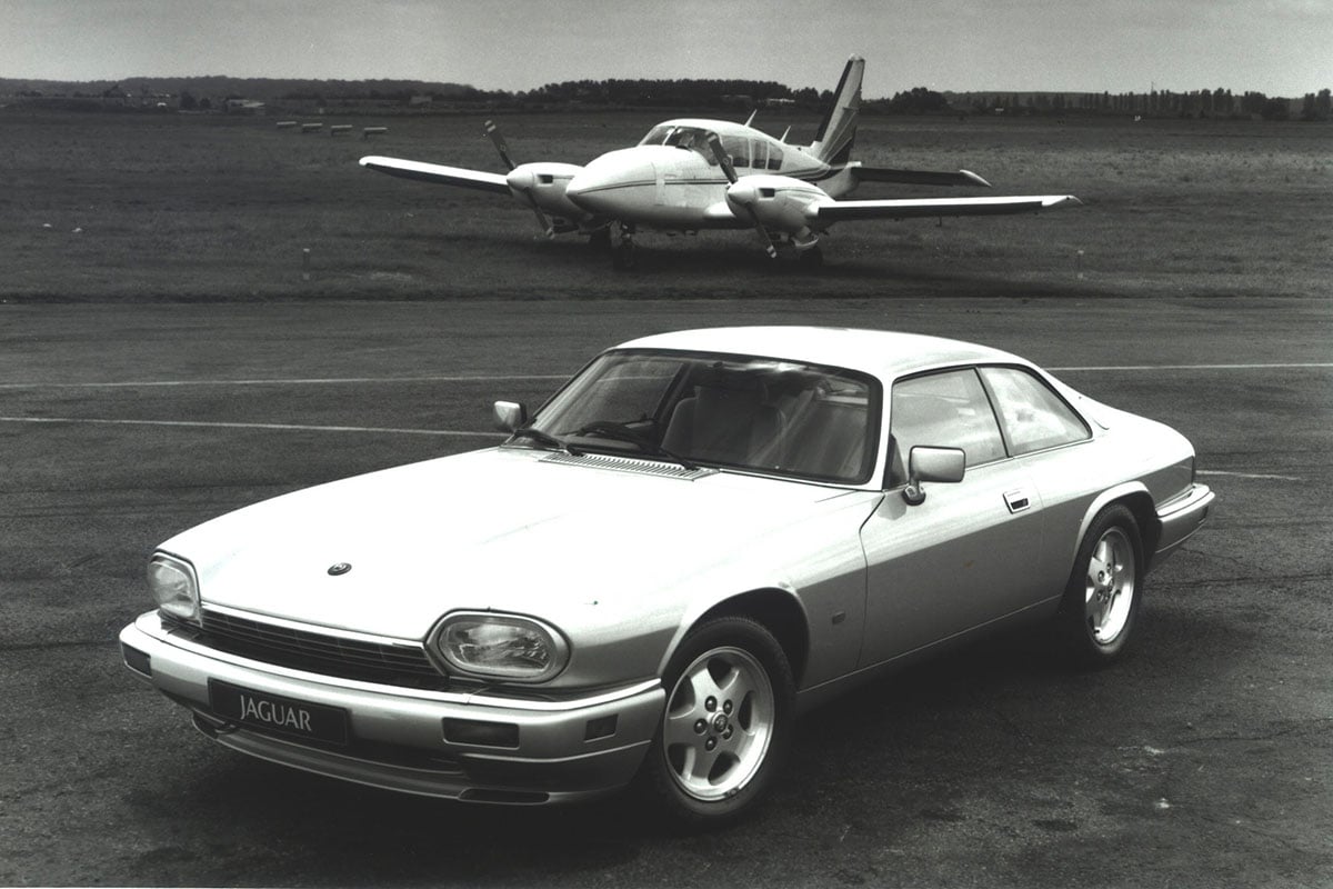 「XJ」をベースとした4シーターのGTクーペとして1975年に登場
