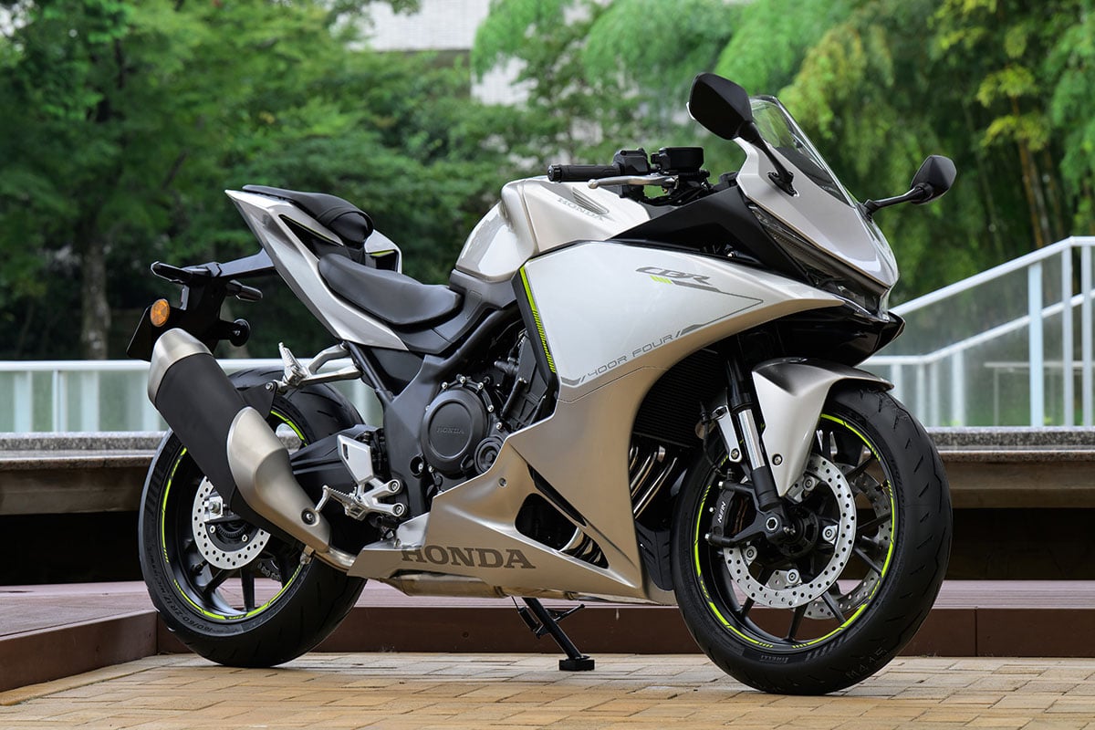 ホンダ新型「CBR400Rフォア Eクラッチ」