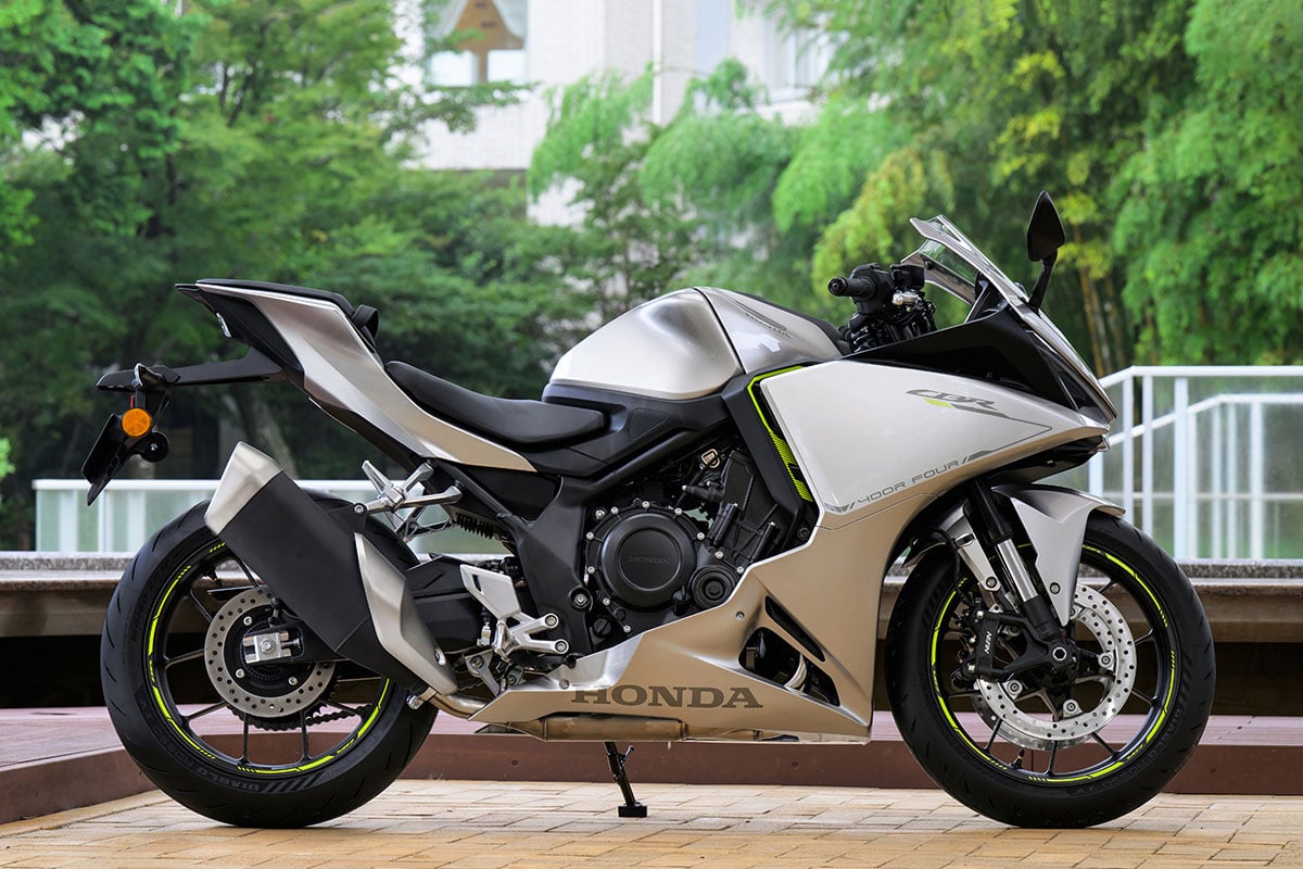 ホンダ新型「CBR400Rフォア Eクラッチ」