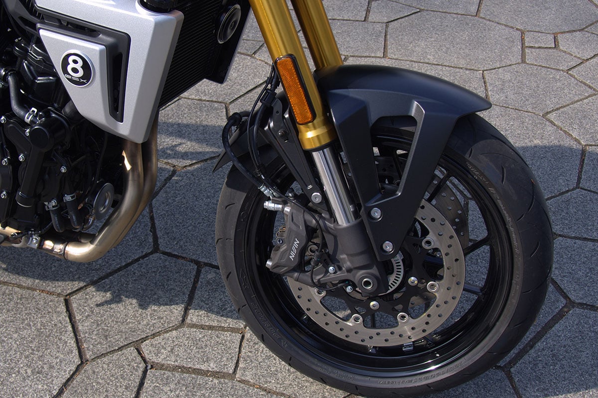 スズキ「GSX-8T」