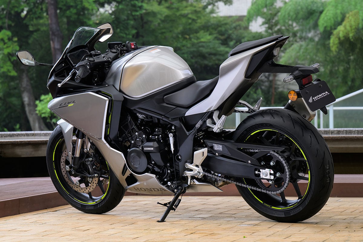 ホンダ新型「CBR400Rフォア Eクラッチ」