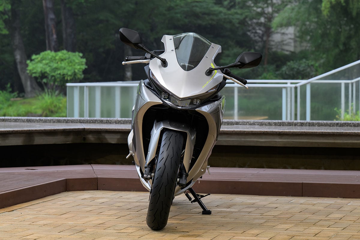 ホンダ新型「CBR400Rフォア Eクラッチ」