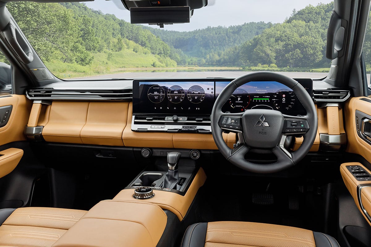 三菱新型「パジェロ」