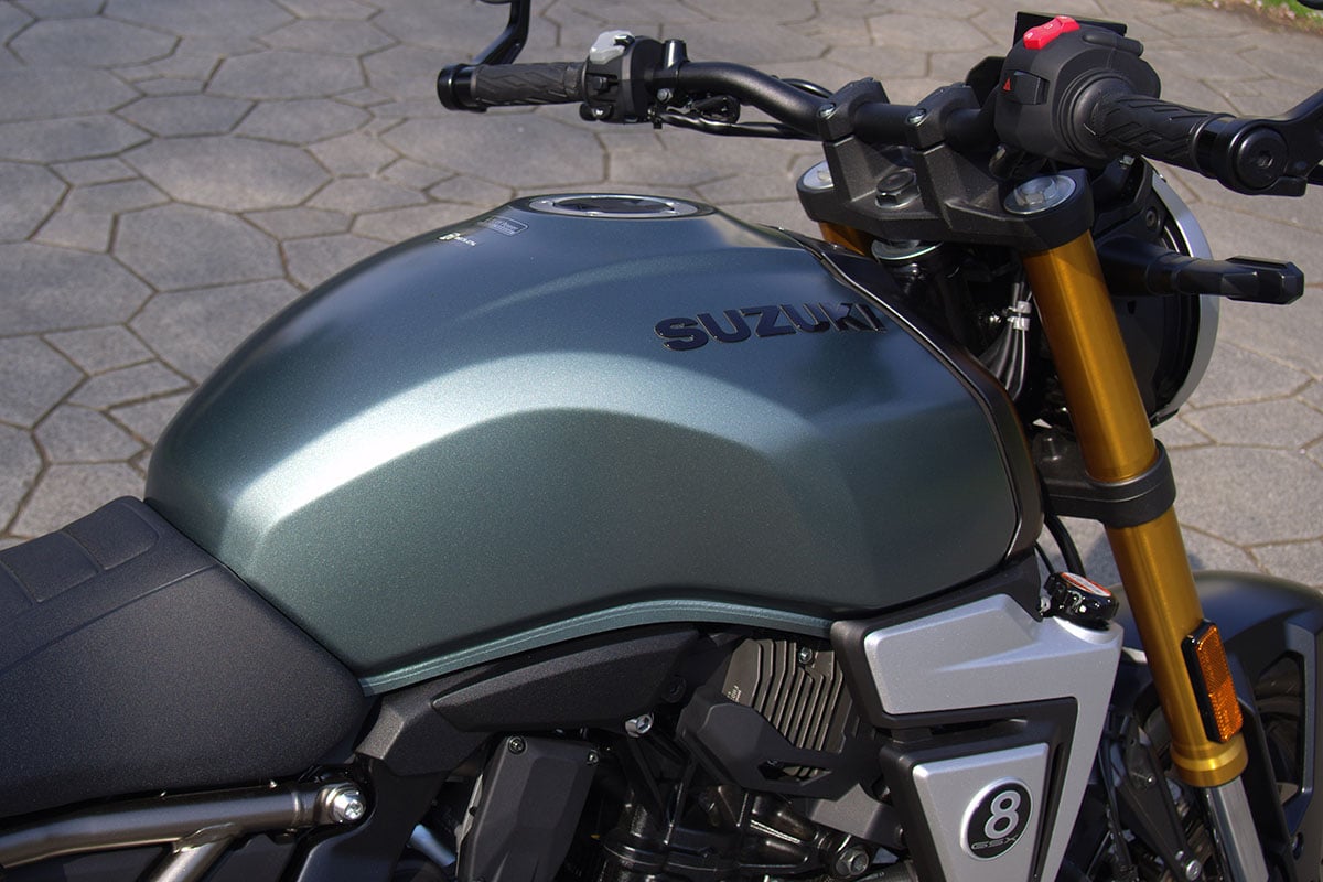 スズキ「GSX-8T」