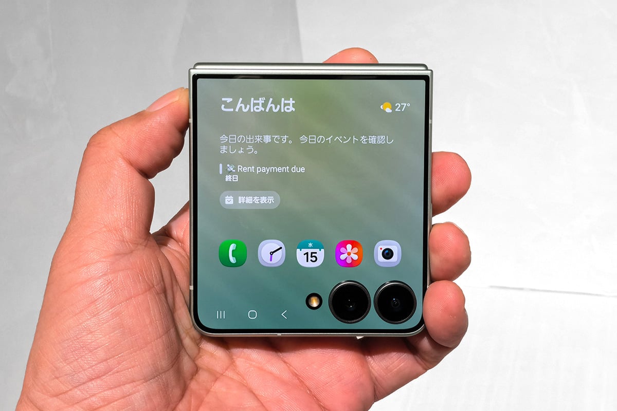 手のひらサイズに小さく折りたためる