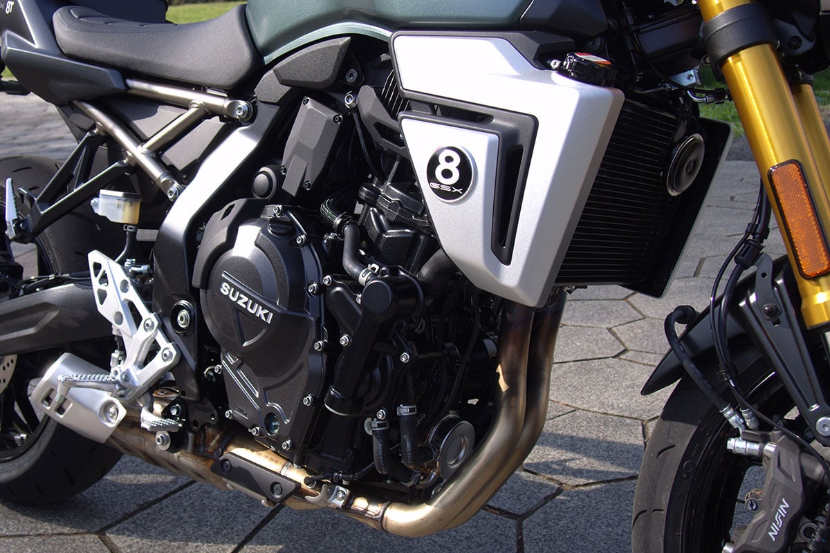 スズキ「GSX-8T」