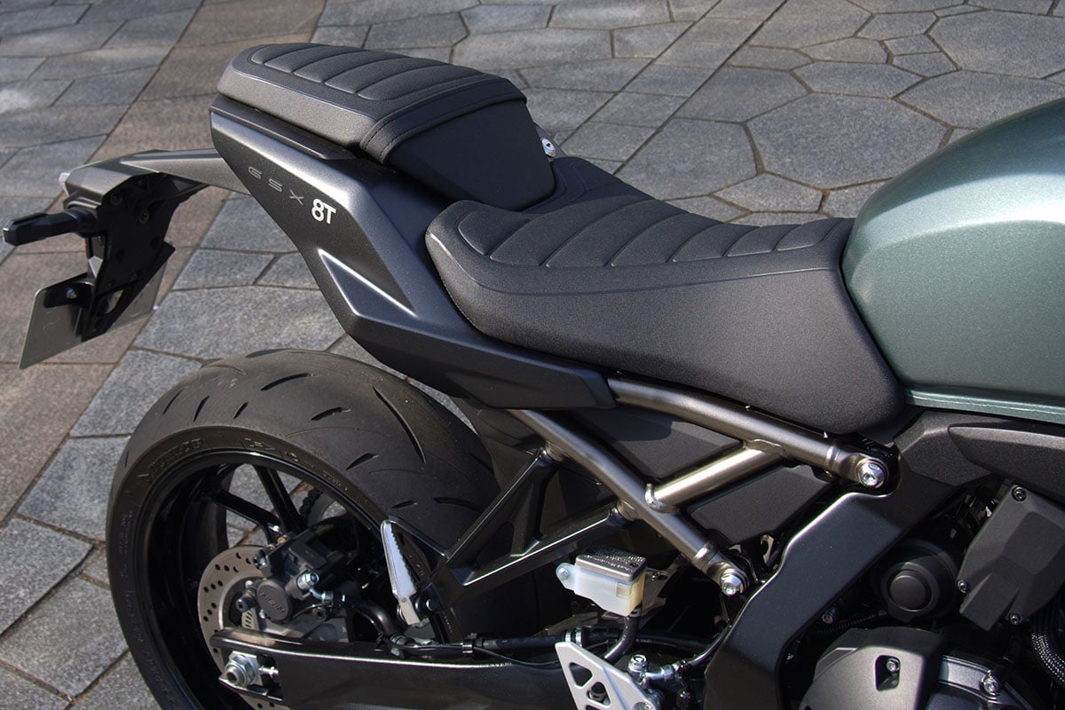 スズキ「GSX-8T」