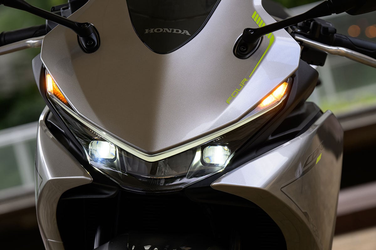 ホンダ新型「CBR400Rフォア Eクラッチ」