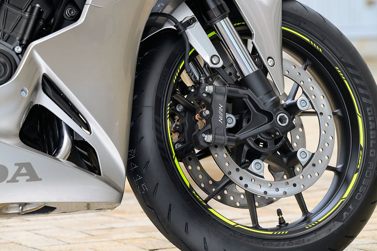 ホンダ新型「CBR400Rフォア Eクラッチ」