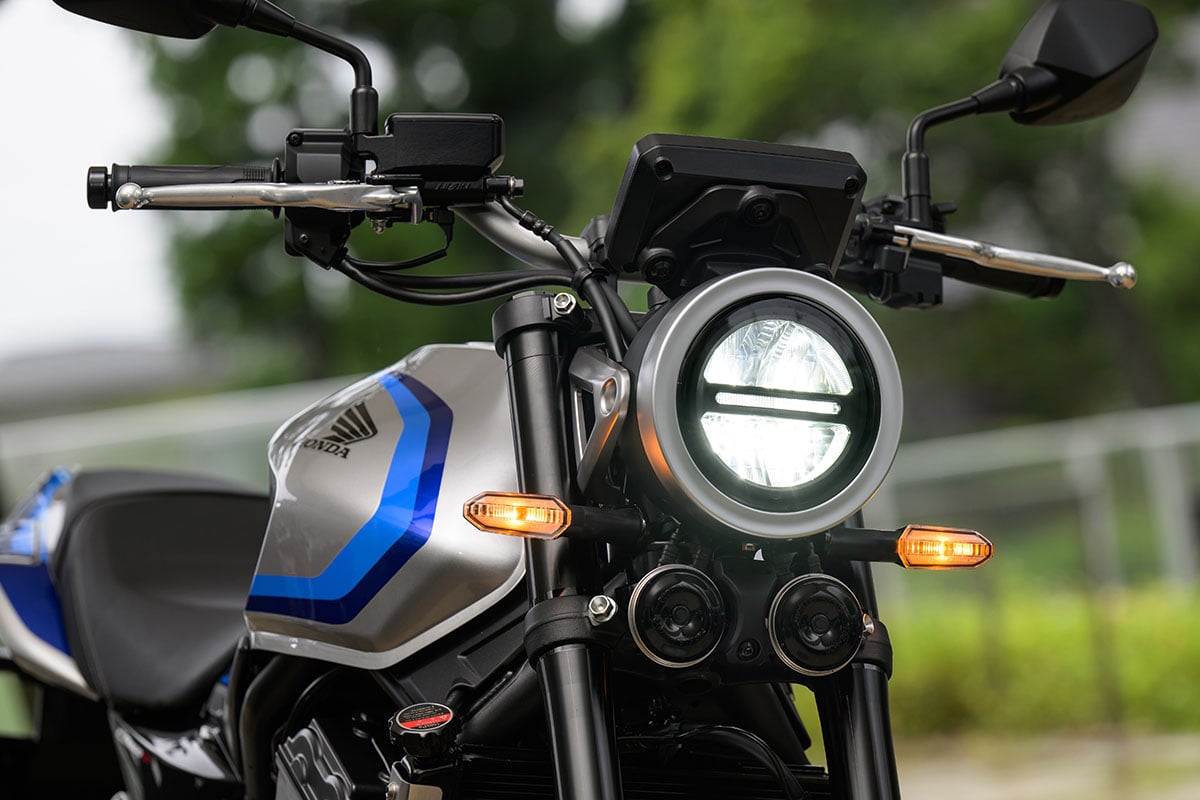 ホンダ新型「CB400スーパーフォア Eクラッチ」
