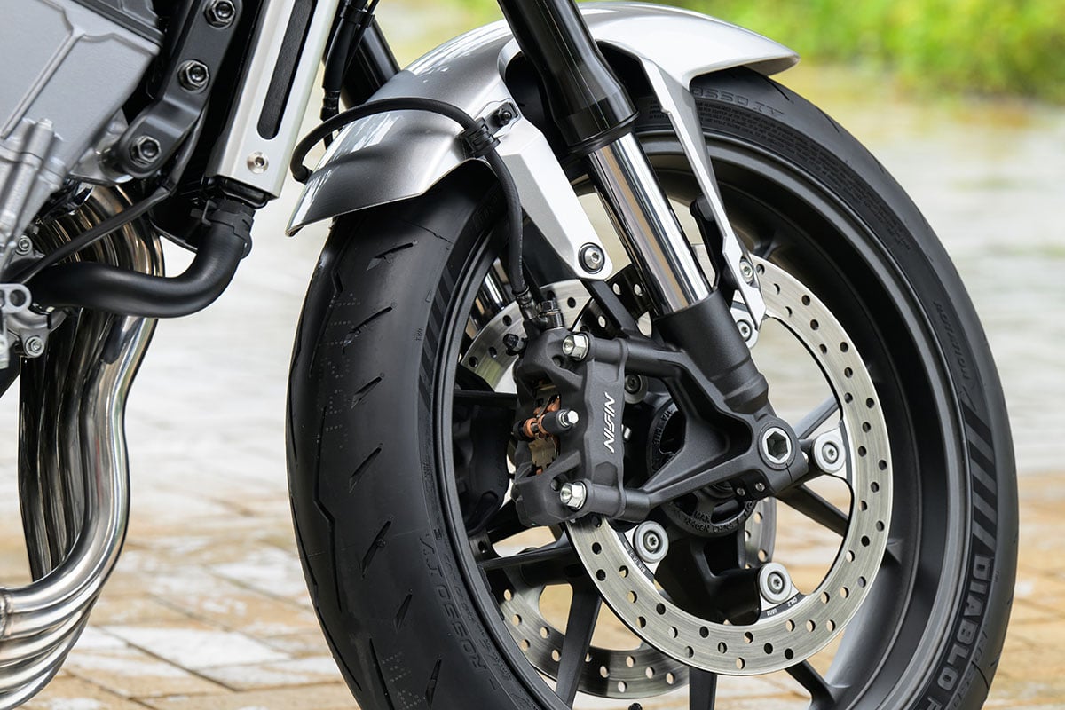 ホンダ新型「CB400スーパーフォア Eクラッチ」