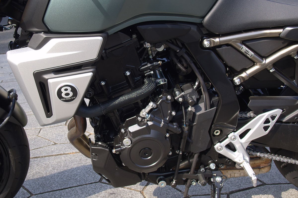 スズキ「GSX-8T」