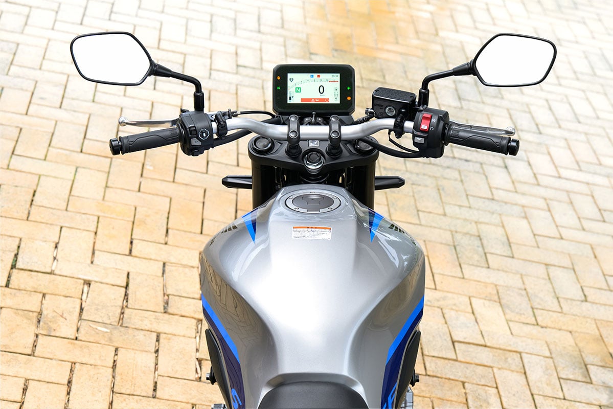 ホンダ新型「CB400スーパーフォア Eクラッチ」