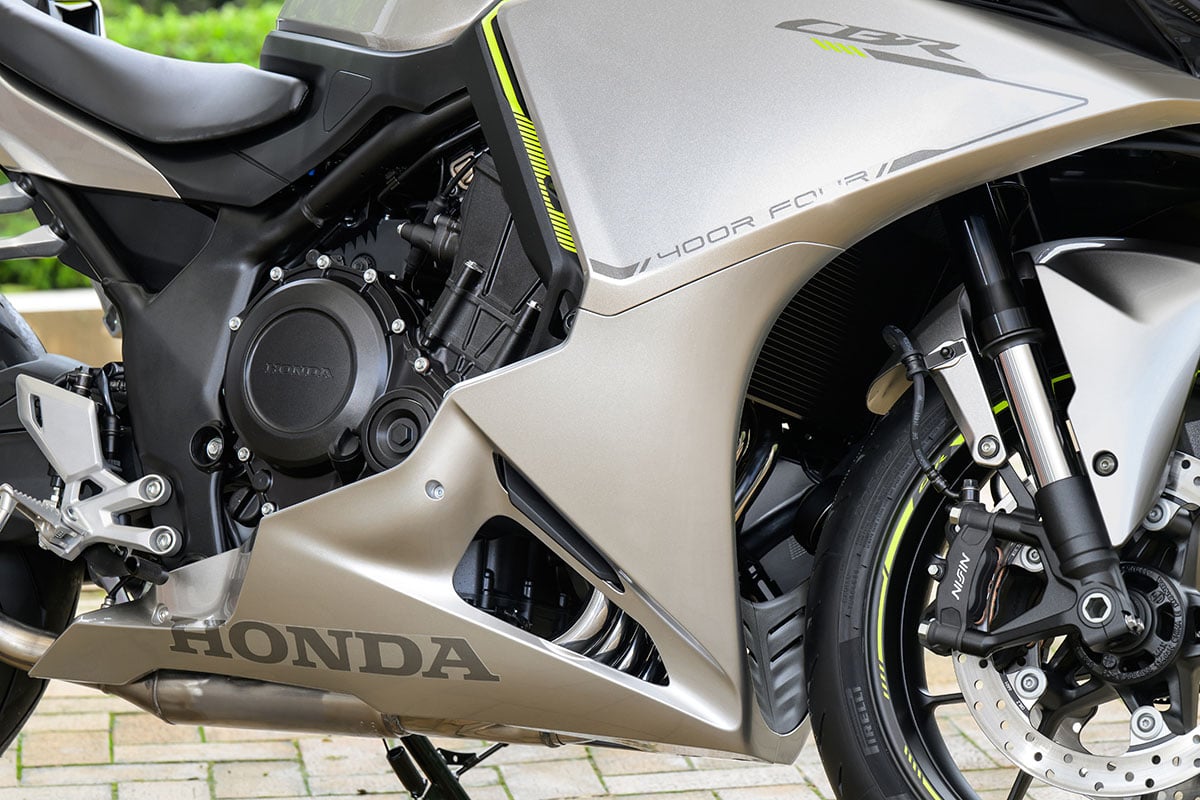 ホンダ新型「CBR400Rフォア Eクラッチ」
