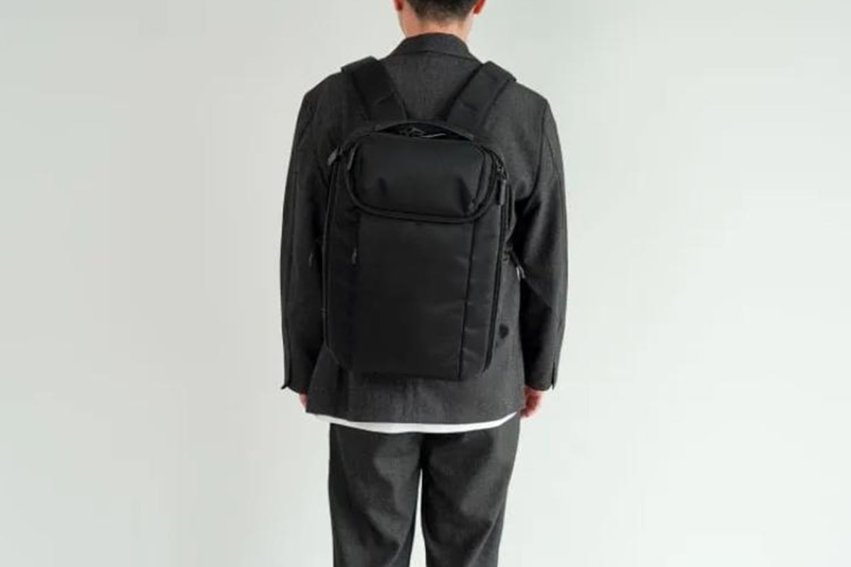 バックパック中（ブラック）：3万5200円
