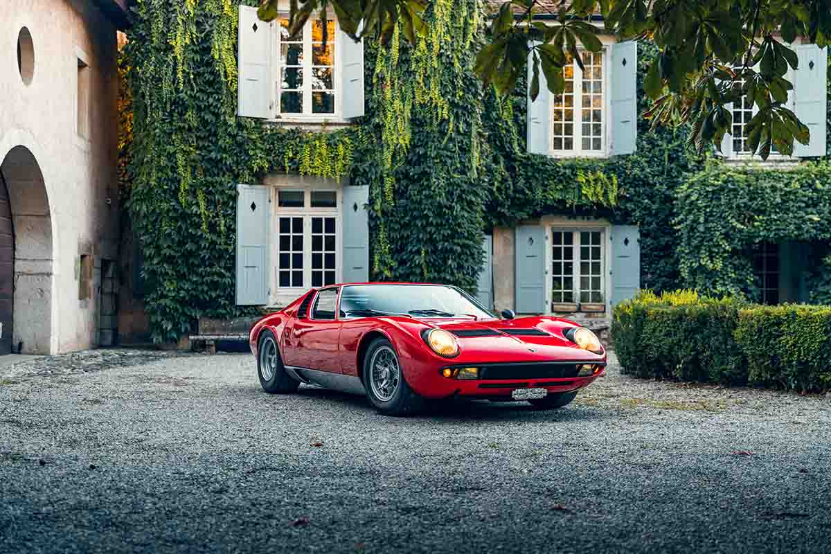 オークションに出品され高値で落札された1969年式ランボルギーニ「ミウラP400S」Simon Gosselin(c)2026 Courtesy of RM Sotheby's
