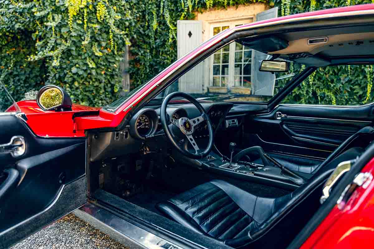 オークションに出品され高値で落札された1969年式ランボルギーニ「ミウラP400S」Simon Gosselin(c)2026 Courtesy of RM Sotheby's
