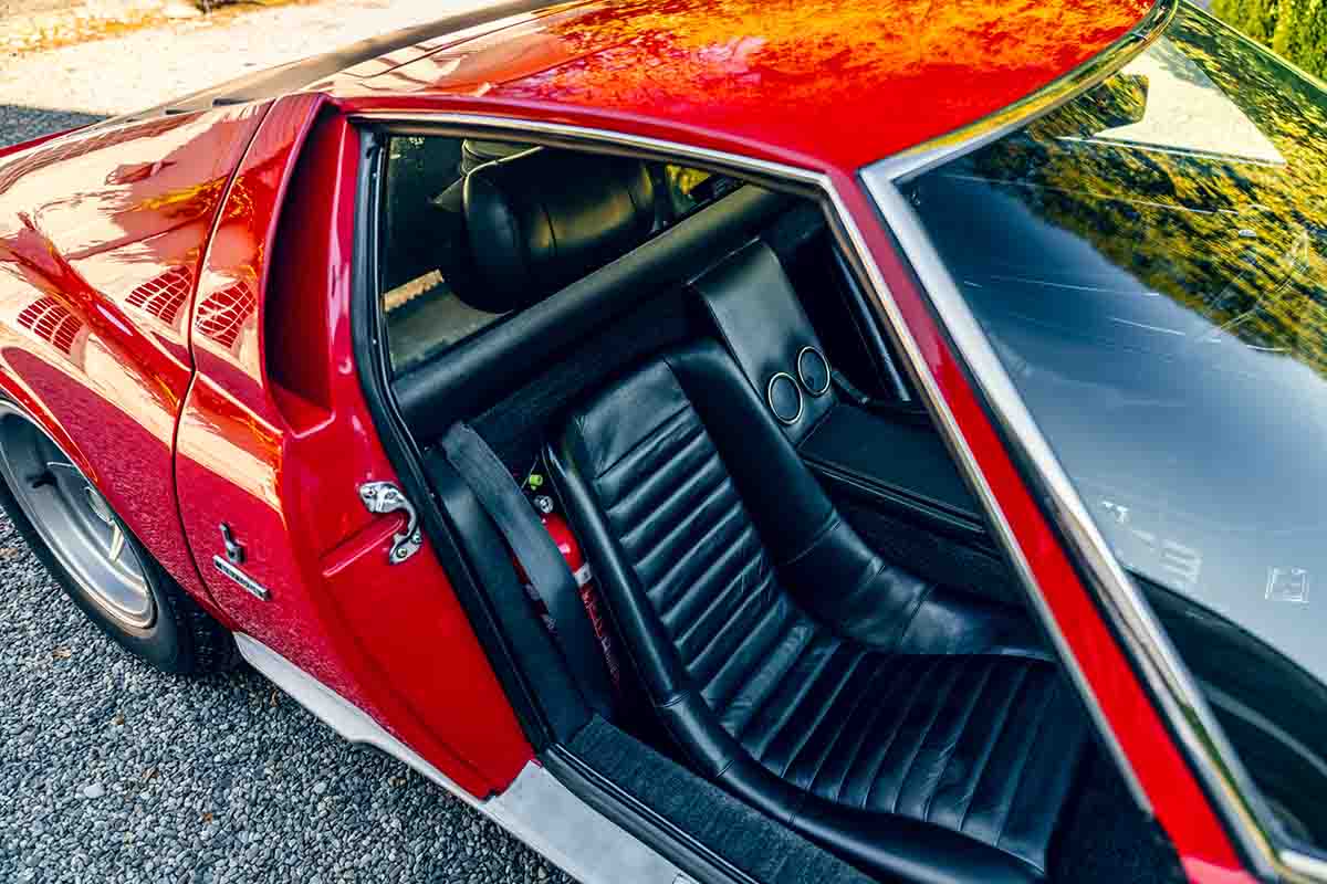 オークションに出品され高値で落札された1969年式ランボルギーニ「ミウラP400S」Simon Gosselin(c)2026 Courtesy of RM Sotheby's