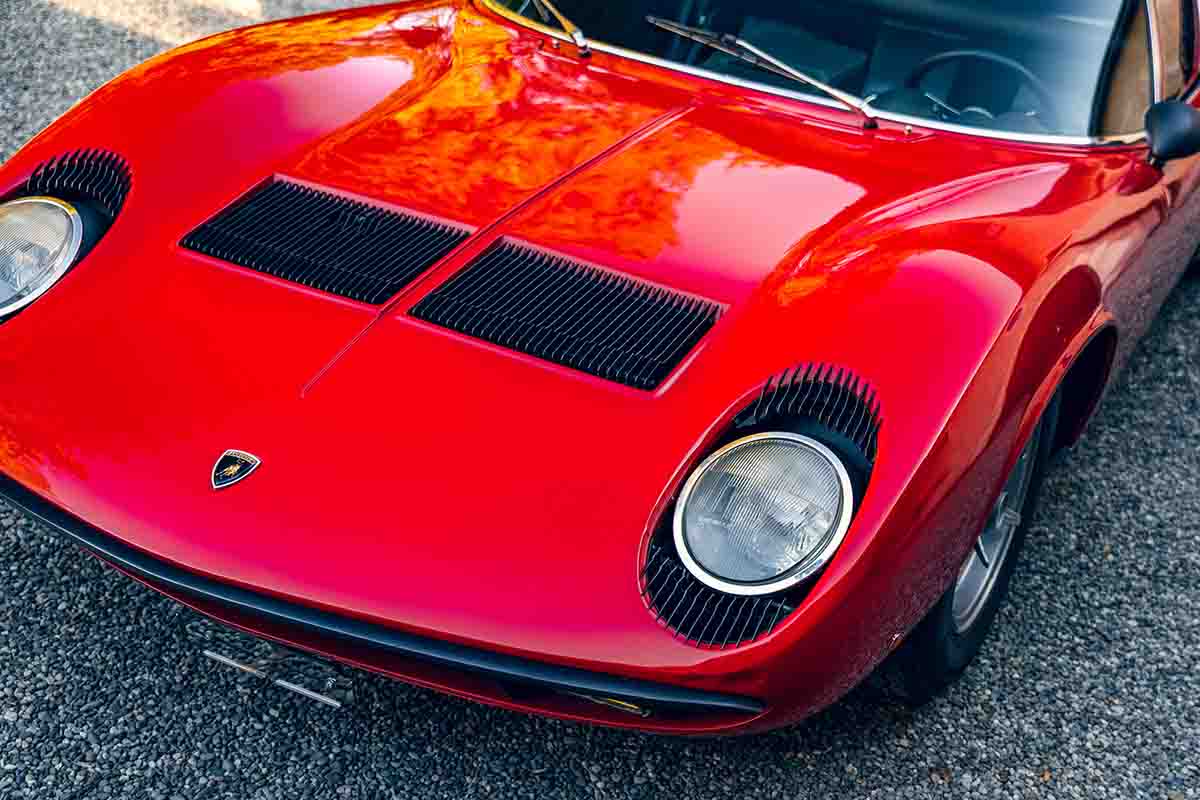 オークションに出品され高値で落札された1969年式ランボルギーニ「ミウラP400S」Simon Gosselin(c)2026 Courtesy of RM Sotheby's